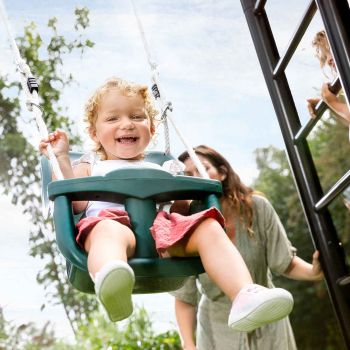 Aire de jeux familiale avec siège bébé et balançoire nid Playbase BERG taille L